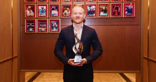 Jason Koon, legenda Tritona i ambasador PokerStars, został w sierpniu 2026 członkiem Poker Hall of Fame.
